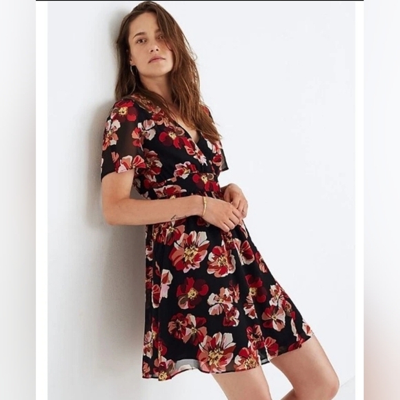 Madewell V Neck Tulip Sleeve Mini Dress in French Rose Black Red Floral Womens 8 - Picture 2 of 10